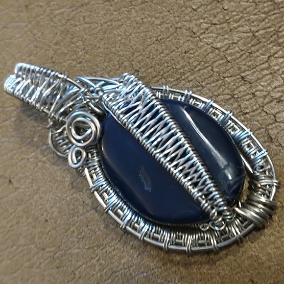 NWT Beautiful Handcrafted Blue Agate Pendant - Picture 3 of 4